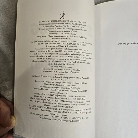 Shoe Dog: A Memoir by the Creator of Nike -- Phil Knight - Picture 12 of 12